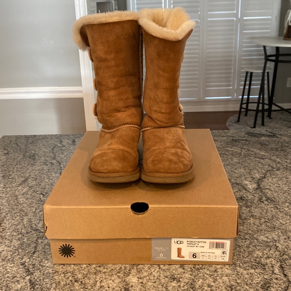 Ugg Bailey Button boots
